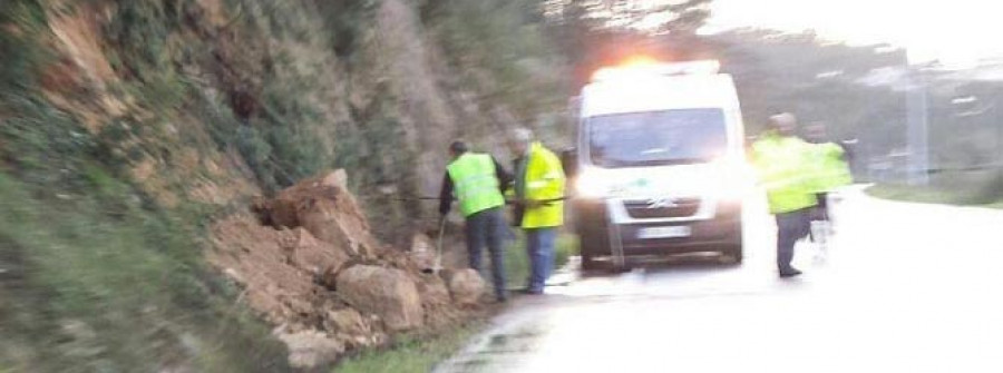 O GROVE-Las lluvias de los últimos días provocan desprendimientos de piedra en Estonllo