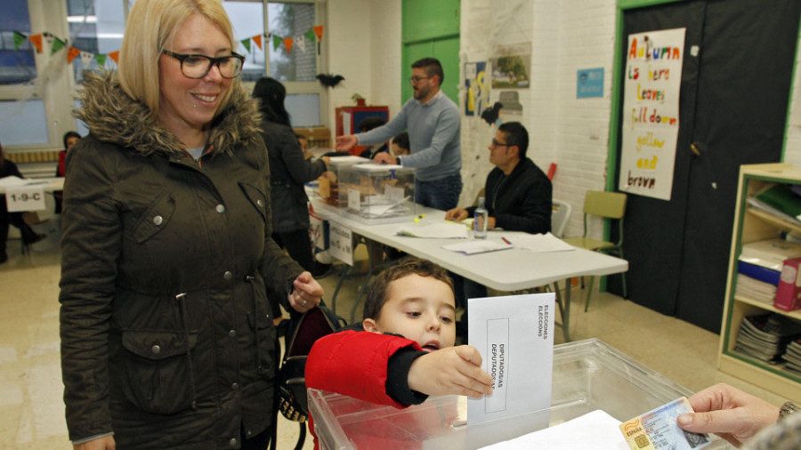 Las urnas llaman hoy a más de 200.000 arousanos, un 13 % en el extranjero