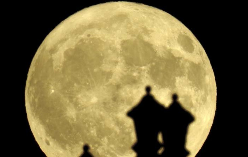 La Luna cumple cincuenta años sin dueño