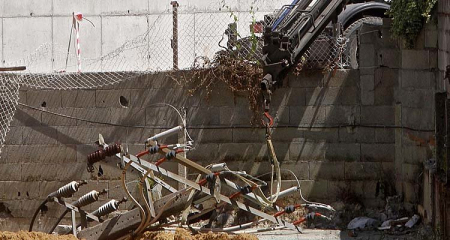 Fenosa tramita como accidente laboral el corte de luz y valora si dar parte o no a Industria