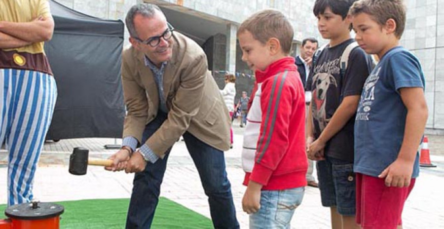 El festival “Cidade Imaxinaria” reúne en el monte Gaiás a cientos de familias