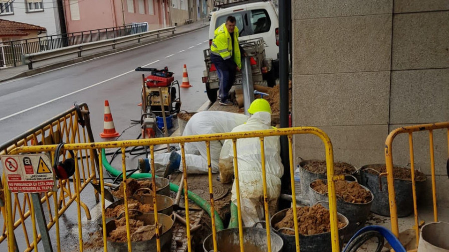 Exigen la sustitución de la traída de agua en Palmeira que reventó unas 40 veces desde julio de 2017