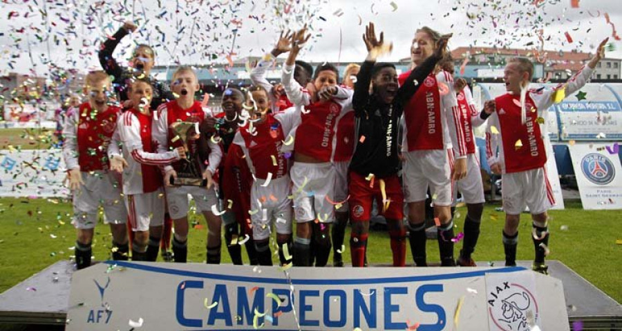 El Ajax conquista con toda justicia 
el Arousa Fútbol 7