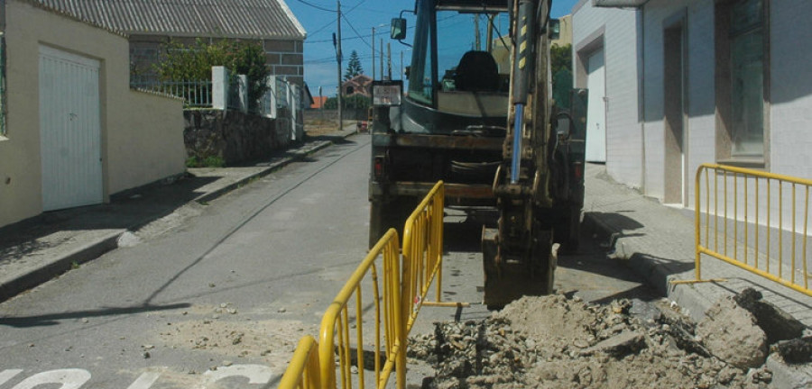 Ribeira invierte más de 67.000 euros en obras de servicios y pavimentación en Aguiño