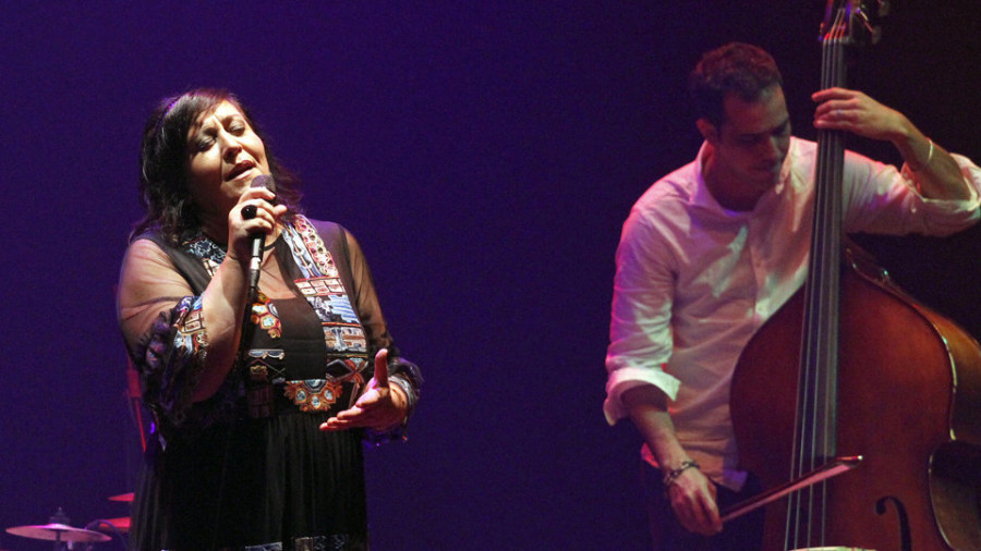 Uxía clausura los conciertos del décimo aniversario del Auditorio de A Illa