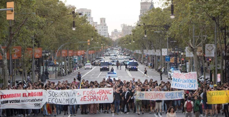 Los CDR cortan por el 1-O  el AVE, calles, y carreteras y Torra les anima a seguir