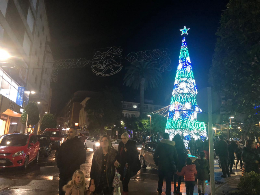 Ciudadanos critica el encendido parcial del alumbrado navideño en Ribeira