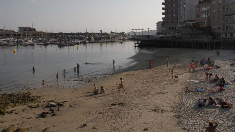 Muere un hombre de 85 años al sufrir una indisposición en una playa de Sanxenxo