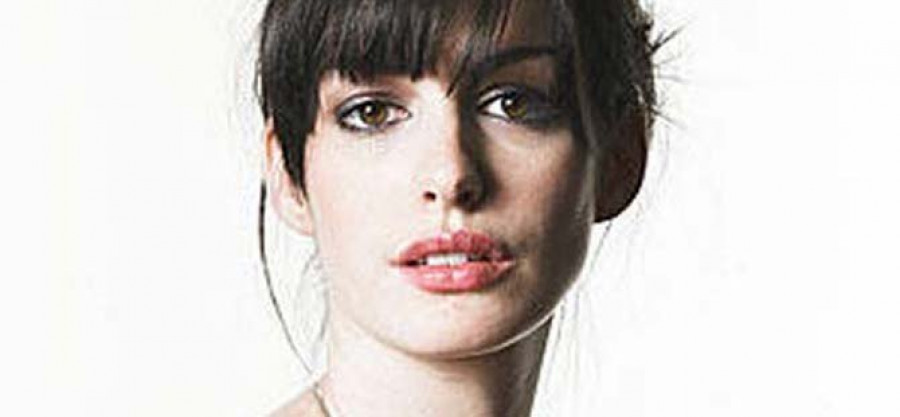 Anne Hathaway y Adam  Shulman son padres de un niño