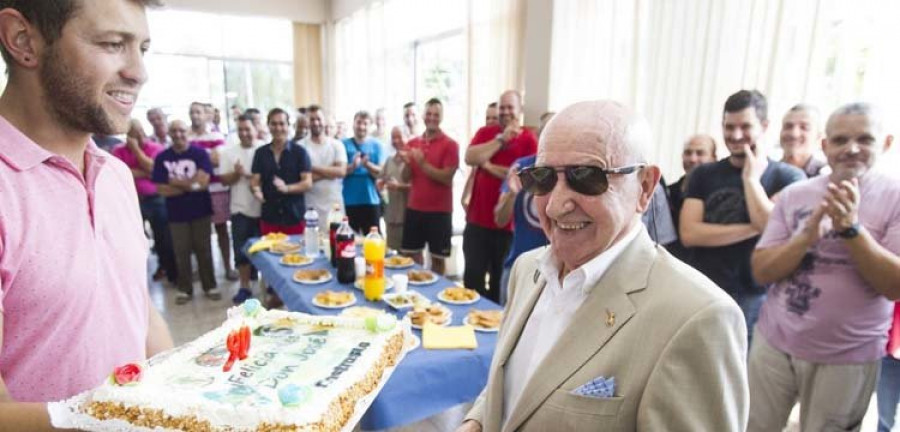 El fundador de Castrosua suma homenajes en su 90 cumpleaños