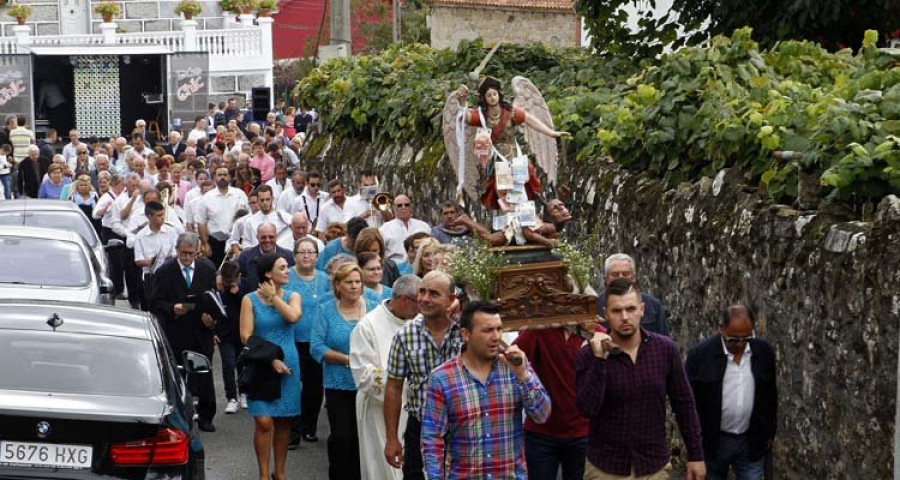 Trabanca Badiña despide con actos litúrgicos tres días de festejos en honor a San Miguel Arcángel