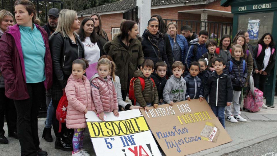 Padres de Carril protestan por la saturación de un aula de cuatro años
