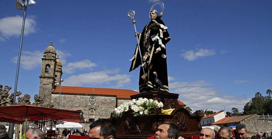 Cambados y Lores honran a San Benito con subastas y procesiones multitudinarias