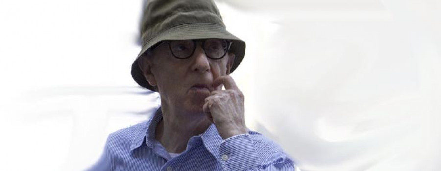 El hijo de Woody Allen critica el tributo  que recibió su padre en los Globos de Oro
