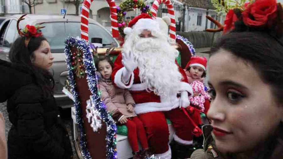 Desfiles, ludotecas y recogidas solidarias llenan O Salnés de actividades navideñas