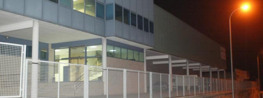 CAMBADOS-El juzgado acuerda adjudicar la nave de Conservas Guau a la financiera Abanca