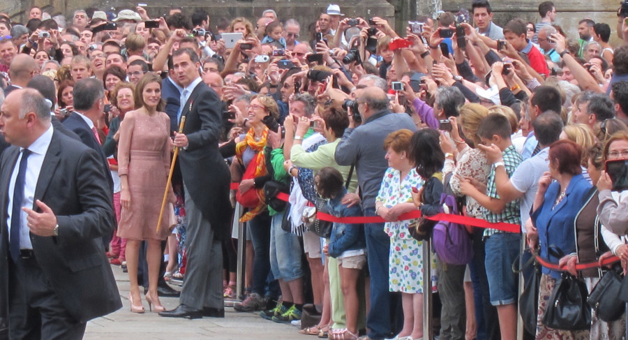 Felipe VI preside  la Ofrenda al Apóstol sin bienvenida  en el Obradoiro