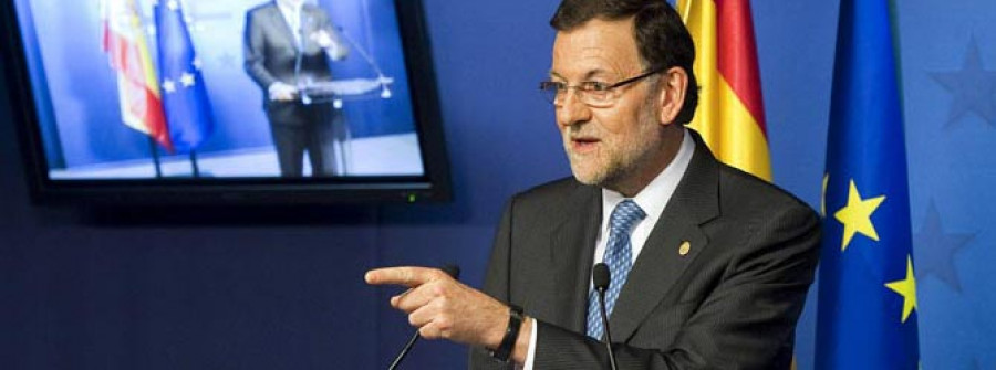 El PP cierra filas con Rajoy, que elude responder a Aznar  y mantendrá su política económica