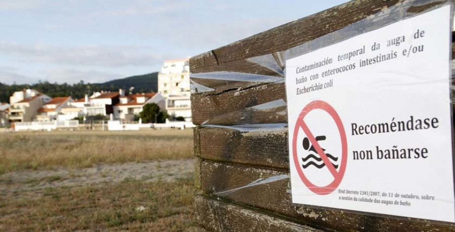 El origen desconocido del vertido de fecales en la playa preocupa a Mouriño