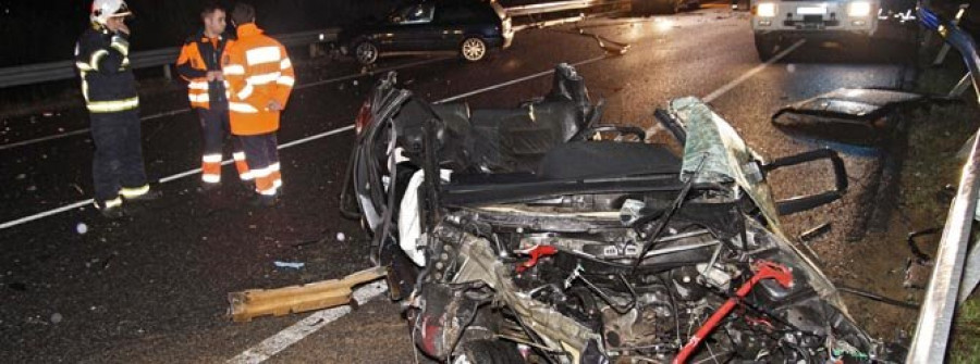 Un joven de Sobradelo fallece en un brutal choque entre tres coches en el vial al Puerto