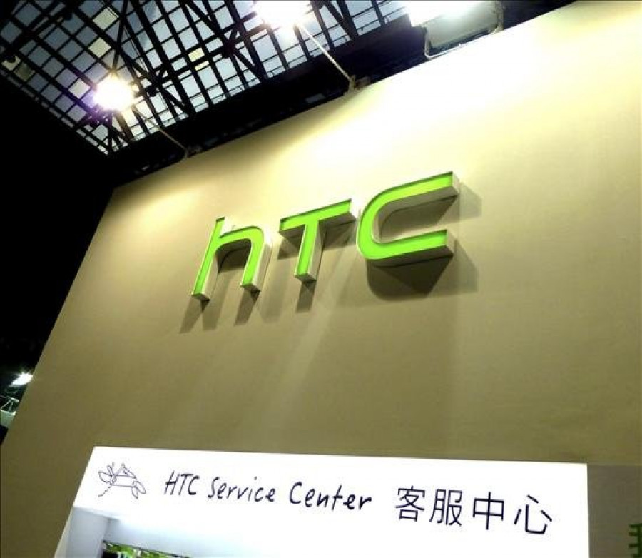 HTC lanza su nuevo "smartphone" y una pequeña cámara portátil