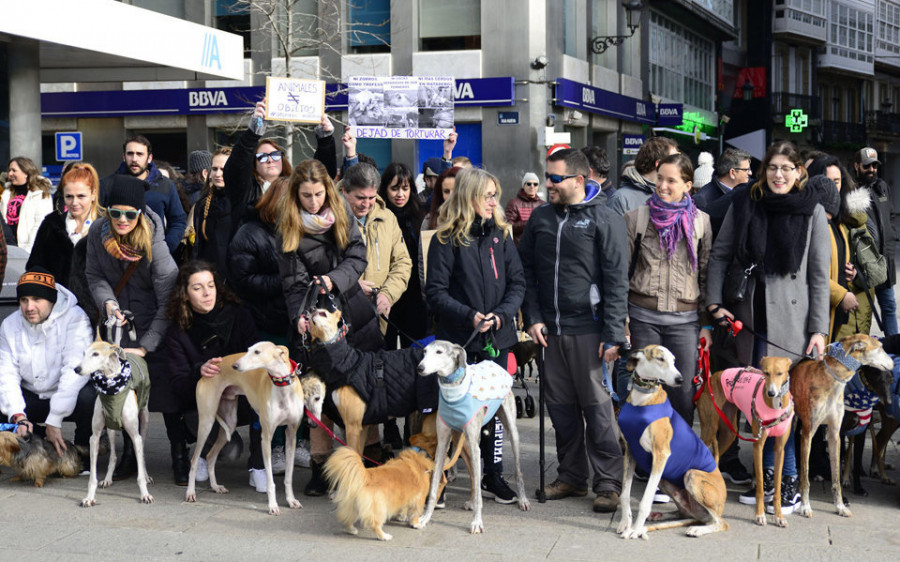 Más de 200 personas gritan contra la caza y el maltrato animal