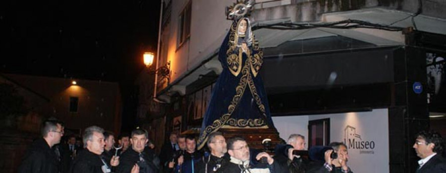 A POBRA - Arranca la Semana Santa con una “recortada” procesión de Los Dolores debido a la lluvia