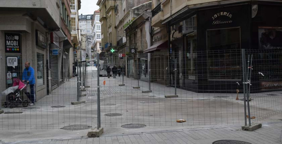 La ordenanza de uso de las zonas peatonales de Ribeira rebajará el horario para la carga y descarga