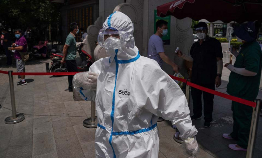 Pekín aumenta el nivel de alerta tras detectar más de 100 contagios