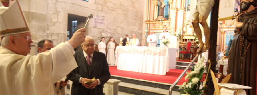 PONTECESURES - El mártir cesureño que vivió en Siria estrena figura en la iglesia con la bendición del arzobispo