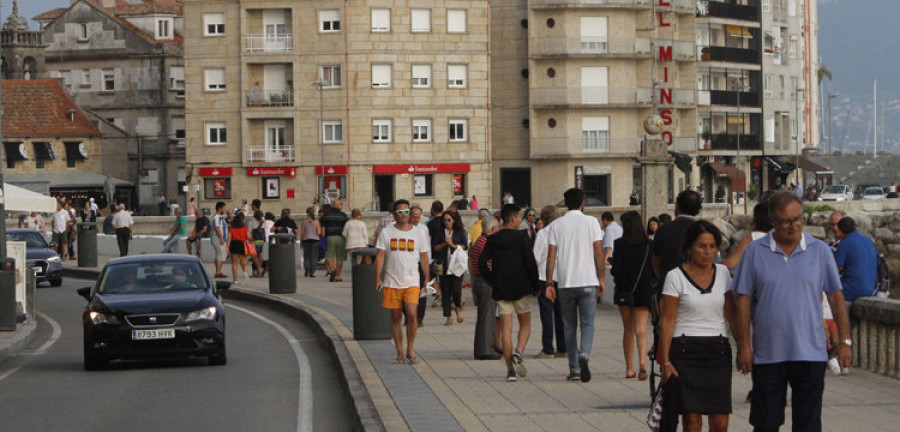 Sanxenxo cuatriplica el consumo de agua en el mes de julio e incrementa la recogida de basura