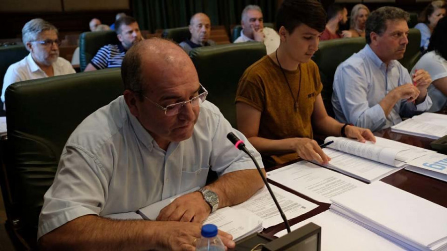 Ribeira aprueba destinar 108.000 euros para reducir la deuda y otros 780.000 a obras