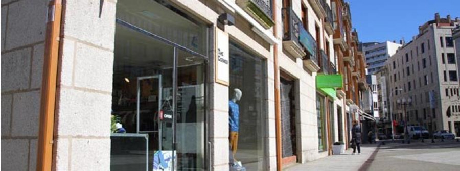 Roban ropa y calzado valorados en más de 7.000 euros en una tienda de O Castro