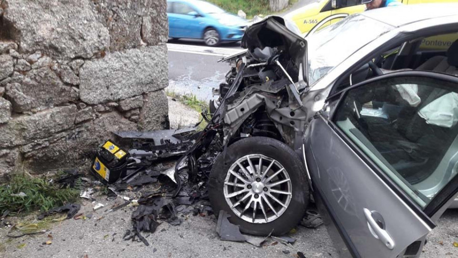 Herida grave tras impactar contra un muro en Caldas