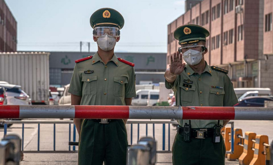 China aprueba el ensayo de una vacuna contra el virus en militares