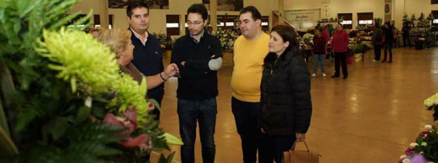 El “Mercado das Flores” concentra en Peña a 26 puestos tras su regularización
