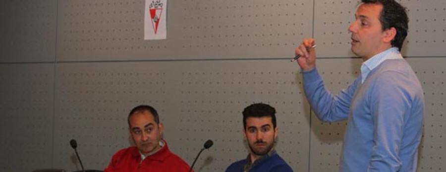 Raúl Caneda, Tito Ramallo y Ezequiel comparten su visión del fútbol con los nuevos técnicos arousanos