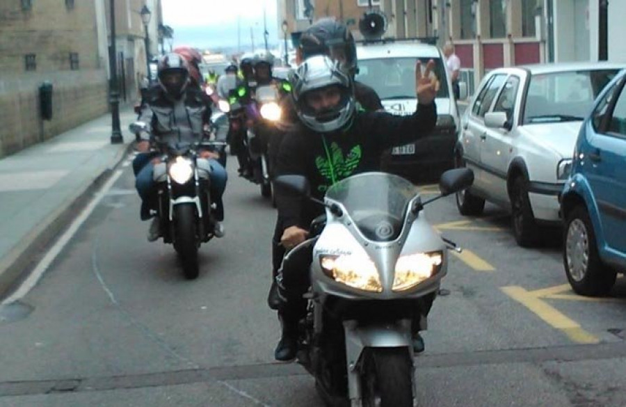 O GROVE-La concentración de Sentolos Rasing reunió a 600 motos a pesar de la lluvia