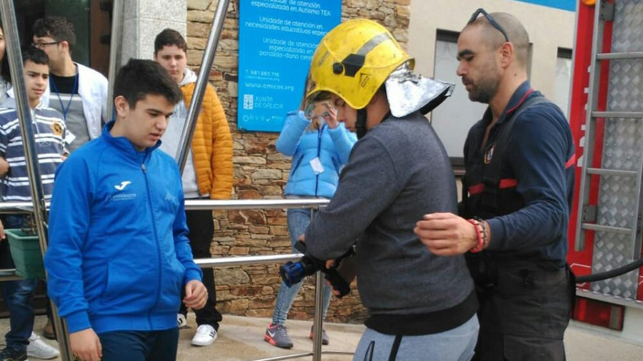 El centro de Amicos en Oleiros supera con buena nota un simulacro de incendio y evacuación