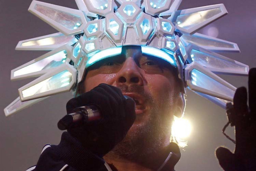 Jamiroquai brilla en su regreso a España ante 15.000 personas