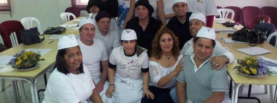 RIVEIRA-Quince inmigrantes asisten a un curso de cocina y sala en el restaurante Jenaro