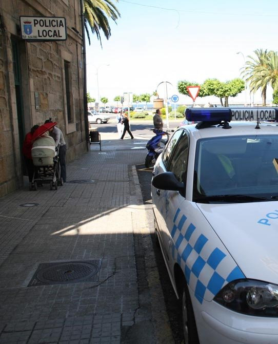 CAMBADOS - La Policía Local y Concello toman la vía del diálogo para zanjar el conflicto