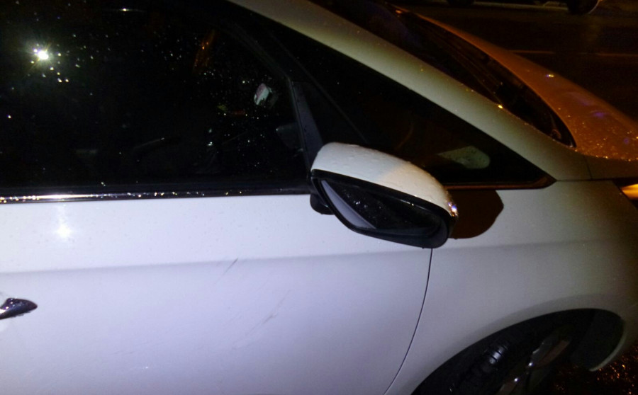 Denunciada una veintena de daños y rotura de espejos retrovisores de vehículos en una noche en Boiro
