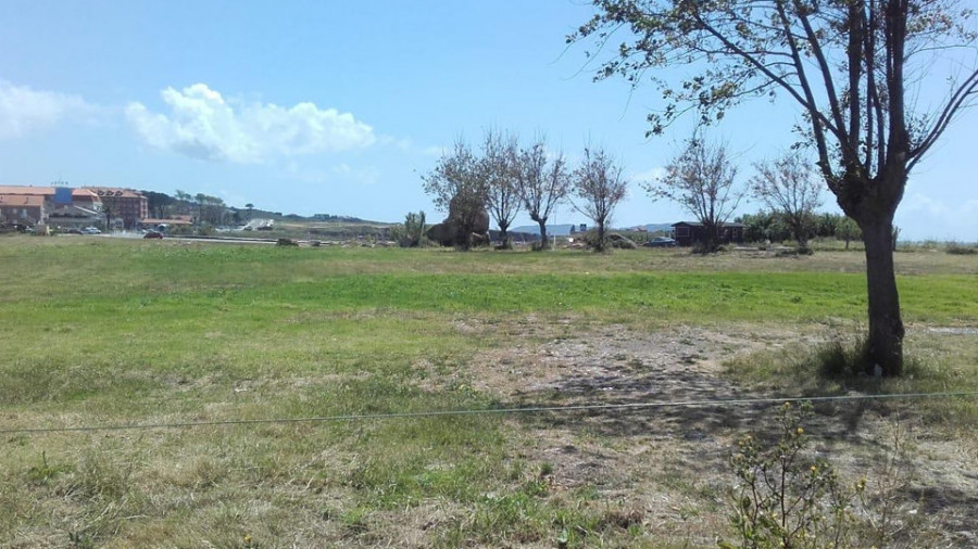 Malestar en la Comunidad de Montes de Noalla por el cierre del aparcamiento de “Con do Paxaro” en A Lanzada