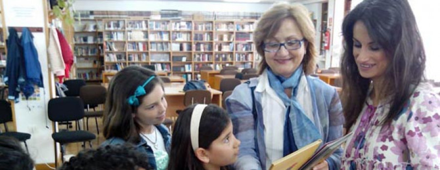 RIVEIRA - Yolanda Castaño deleitó a los niños con contacontos