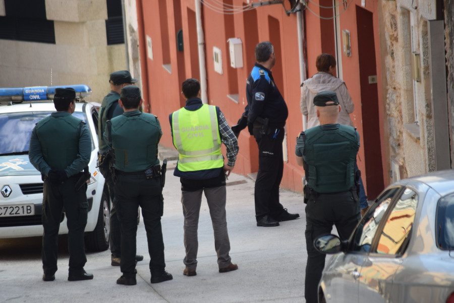 A POBRA - La Guardia Civil asesta un golpe contra uno de los principales puntos de venta de droga en la Rúa Nova