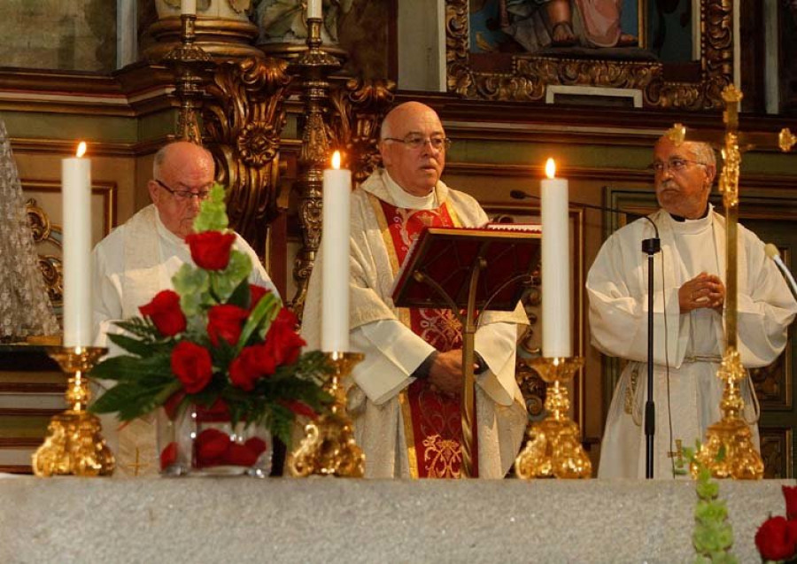 Sentida homenaxe a “Pepiño el del Estanco”, o párroco galeguista de Carril nas súas “Vodas de Ouro”