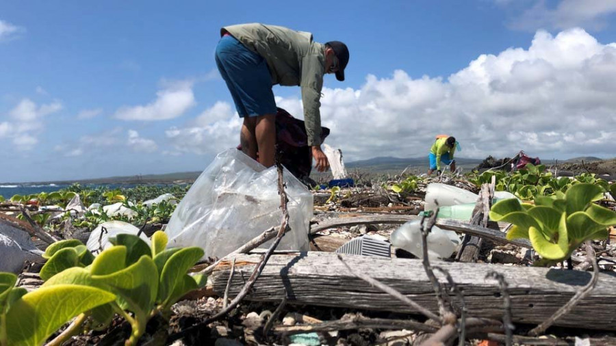 Las Galápagos contra  el plástico