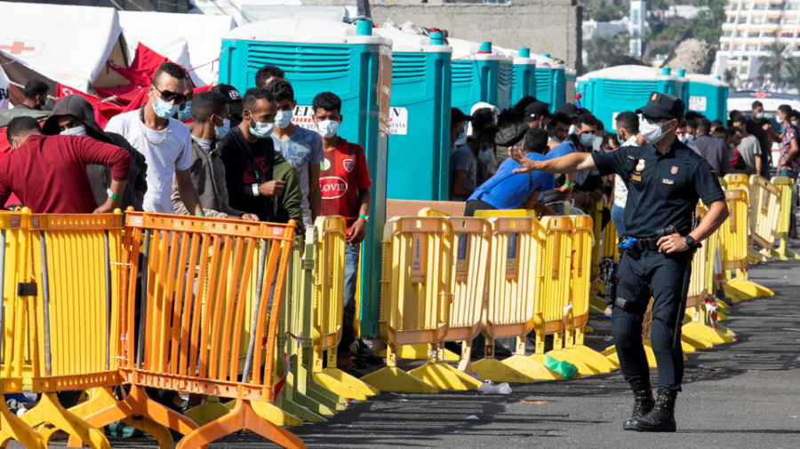 Canarias pide “mayor esfuerzo” al Estado para paliar la crisis migratoria