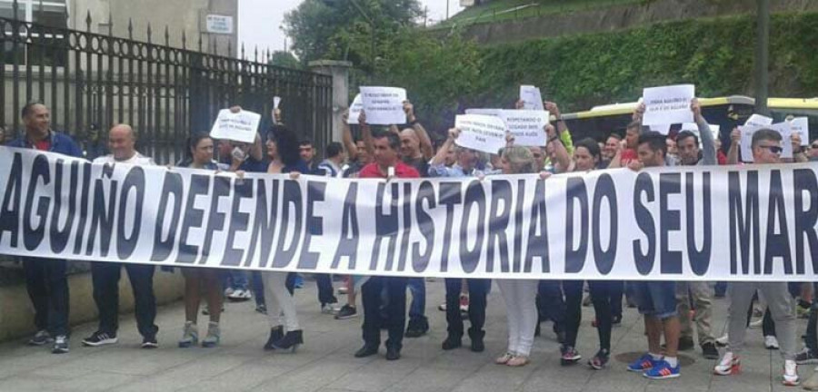 RIVEIRA - Mariscadores de Aguiño defienden ante la Xunta “a historia” de su mar